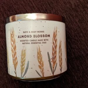 Almond blossom candle by bath and body works